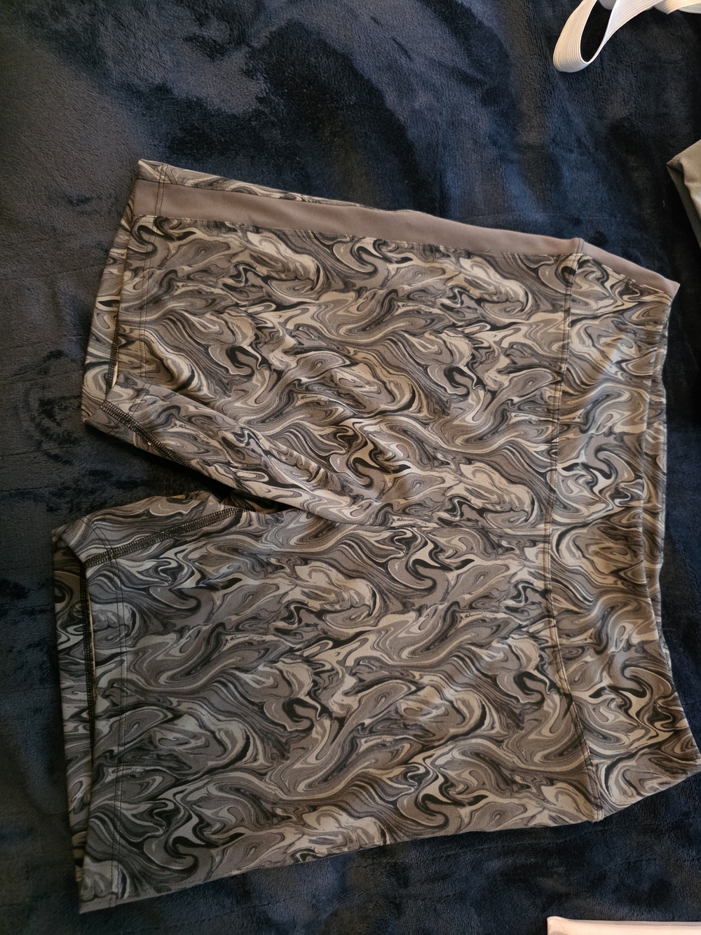 PINK ACTIVE Marble Print Stretch Biker Shorts in Taupe and Black LARGE